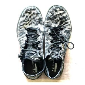 Under Armour Speedform Tennis shoes